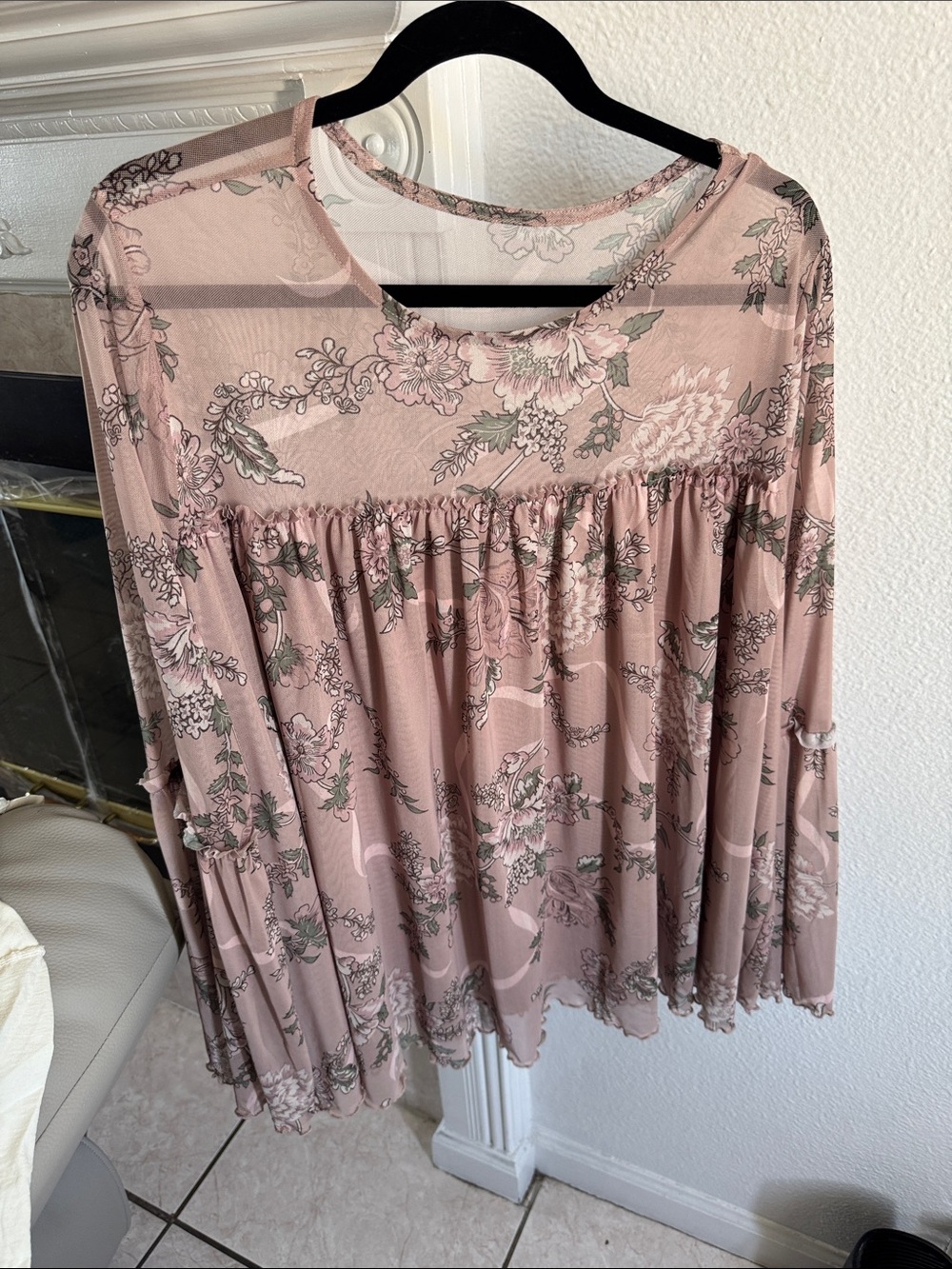Torrid size 3/4 Women's Floral Peasant Top - Dusty Rose